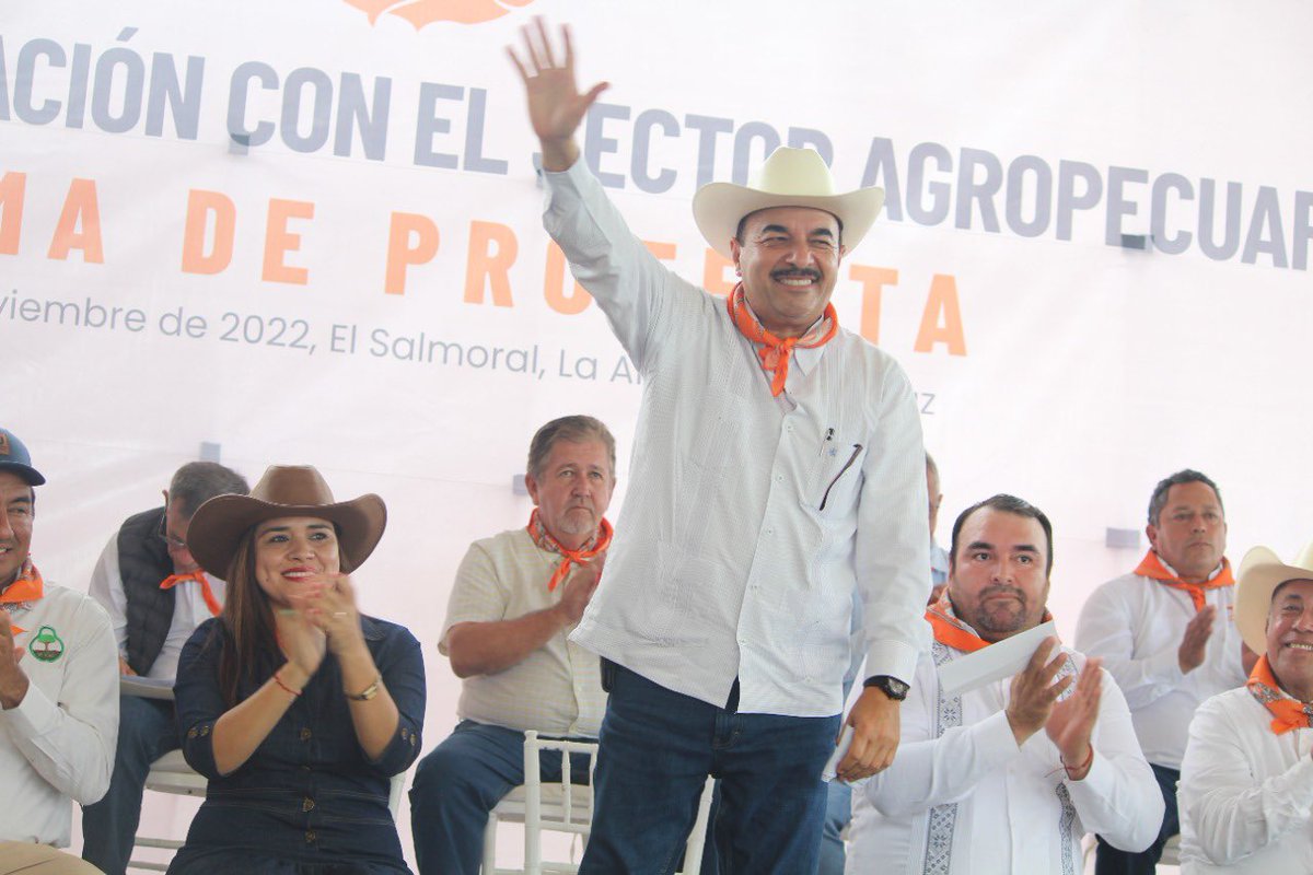 SergioGilRu's tweet photo. Felicito a  Leonel Segundo Grajales quién hoy tomo protesta como Secretario Técnico de la Comisión Estatal de Vinculación al Sector Agropecuario de Veracruz. ¡No tengo duda que serás un gran aliado del campo¡
El campo veracruzano tiene quien lo defienda! https://t.co/c8OxSR4McS