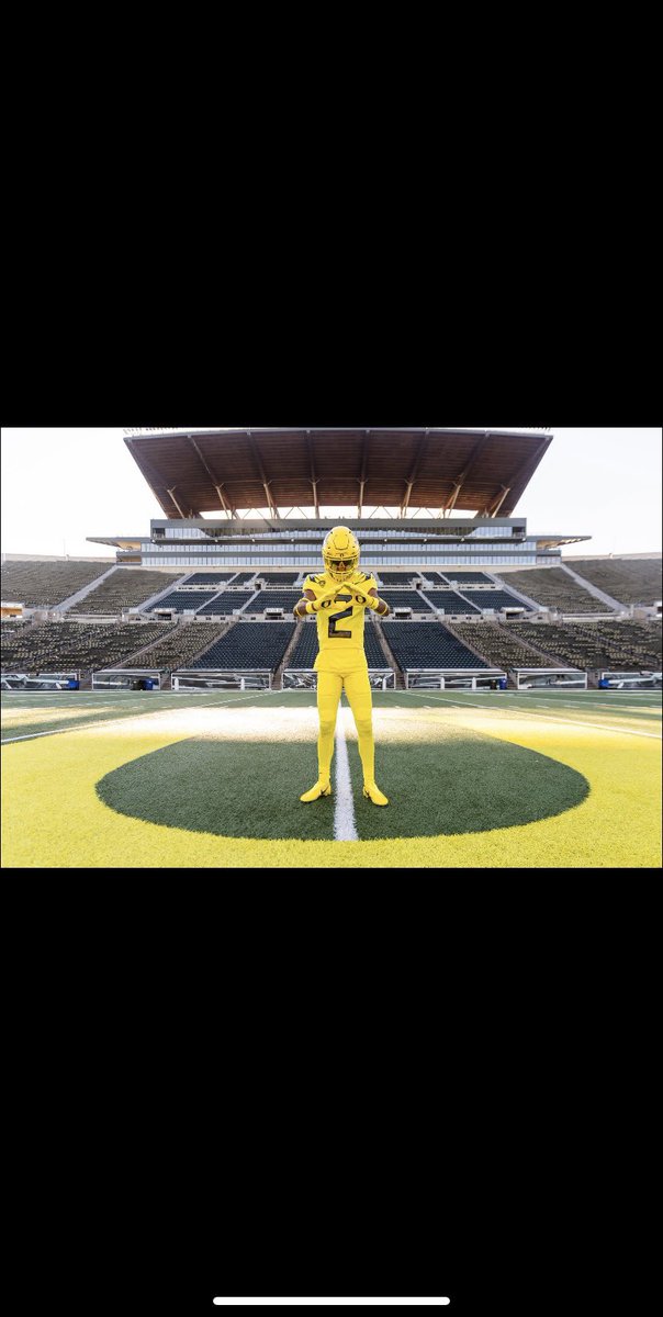 keelan_official's tweet photo. I appreciate @coachpowledge &amp; the entire Oregon football staff for the hospitality! I had a great time watching the game! 🦆 https://t.co/dMrm3LUuQL