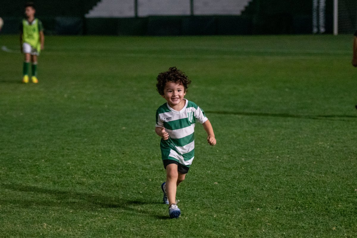 CAB_oficial's tweet photo. Gran jornada en el Lencho para los socios y socias que participaron una vez más de su partido en el lugar más lindo 💚🤍💚 https://t.co/kzpQwyqcW2