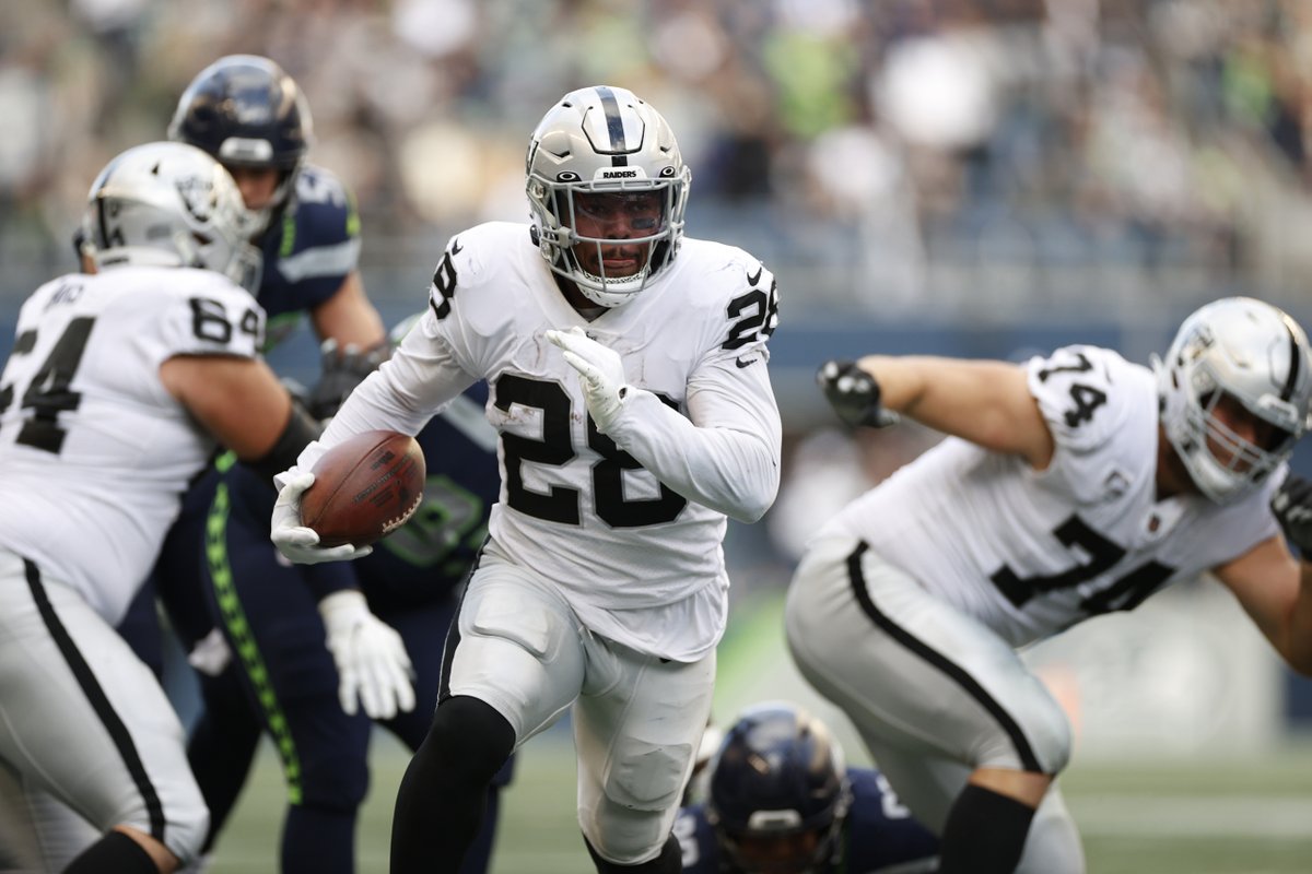 BleacherReport's tweet photo. Josh Jacobs in 40-34 OT win vs. Seahawks:

33 Carries
229 Rush YDS
6 REC
74 YDS
2 TD

Including an 86-Yard walk-off TD 😤 https://t.co/EtFy7AamPA