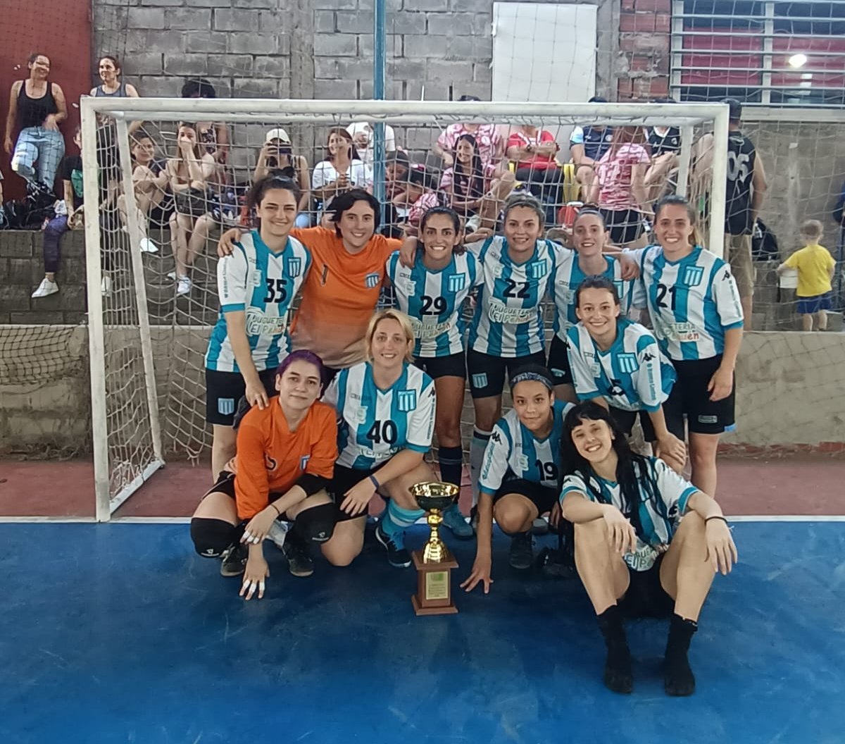 RacingVDPFutFem's tweet photo. ¡RESERVA CAMPEONA!🏆💙

El 2022 continúa aportando logros a nuestas laureadas vitrinas y esta vez la categoría que se consagró fue la reserva en @primeraligaIFF tras vencer a Unión y Fortaleza de Victoria.

¡Salud campeonas!

🏆🎓⚽️💙 https://t.co/ADYysRxROI