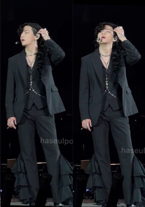 thvwaist's tweet photo. taehyung's body proportion in this fit https://t.co/C2HgpvoYXN