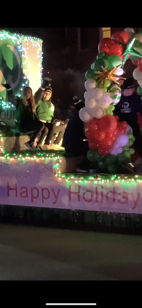 sfswaters's tweet photo. @DonnieWahlberg Can’t wait for next year’s parade! #CutestCouple @DonnieWahlberg @JennyMcCarthy #BHLove #loveeternal 🤖❤️♾️💫 https://t.co/WNnmxG8U1E