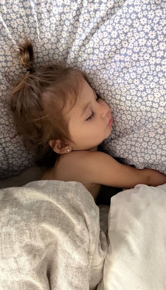 ⠀
⠀
⠀⠀⠀⠀⠀ ▍  𝗜𝗡𝗦𝗧𝗔𝗚𝗥𝗔𝗠   𝗦𝗧𝗢𝗥𝗜𝗘𝗦  。
                                 ﹫EztreIla 

⠀⠀⠀⠀⠀          Ta cansada mamãe 🥹❤️