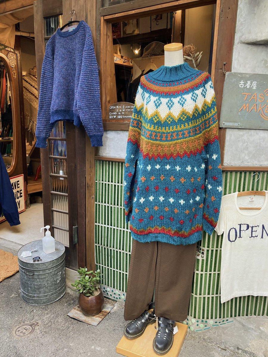 tastemaker_vtg's tweet photo. 絶妙な色合いのニット💠🔶

カラフルだけど全体的にくすみトーンで冬のボトムに合わせやすそう。
今回はブラウンで優しい雰囲気に���てみました🧸おしゃれであったかなモックネックも嬉しいです◎

続↓

#古着屋Tastemaker #尾道 https://t.co/GYXZ8pIS62