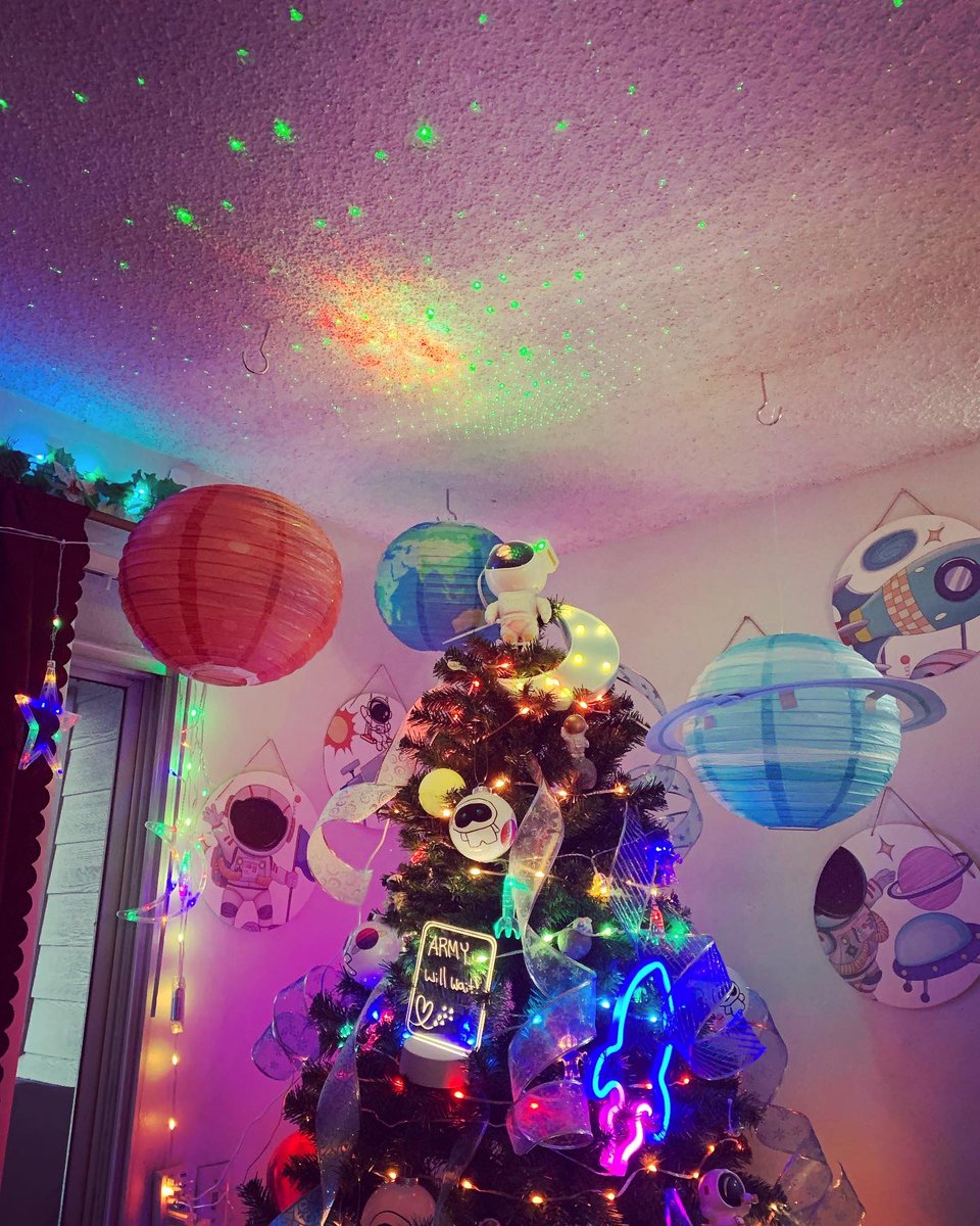 JeycaS6's tweet photo. Christmas time sadness #jin #KimSeokjin #bts #armywillwait https://t.co/NYVMOptfrD
