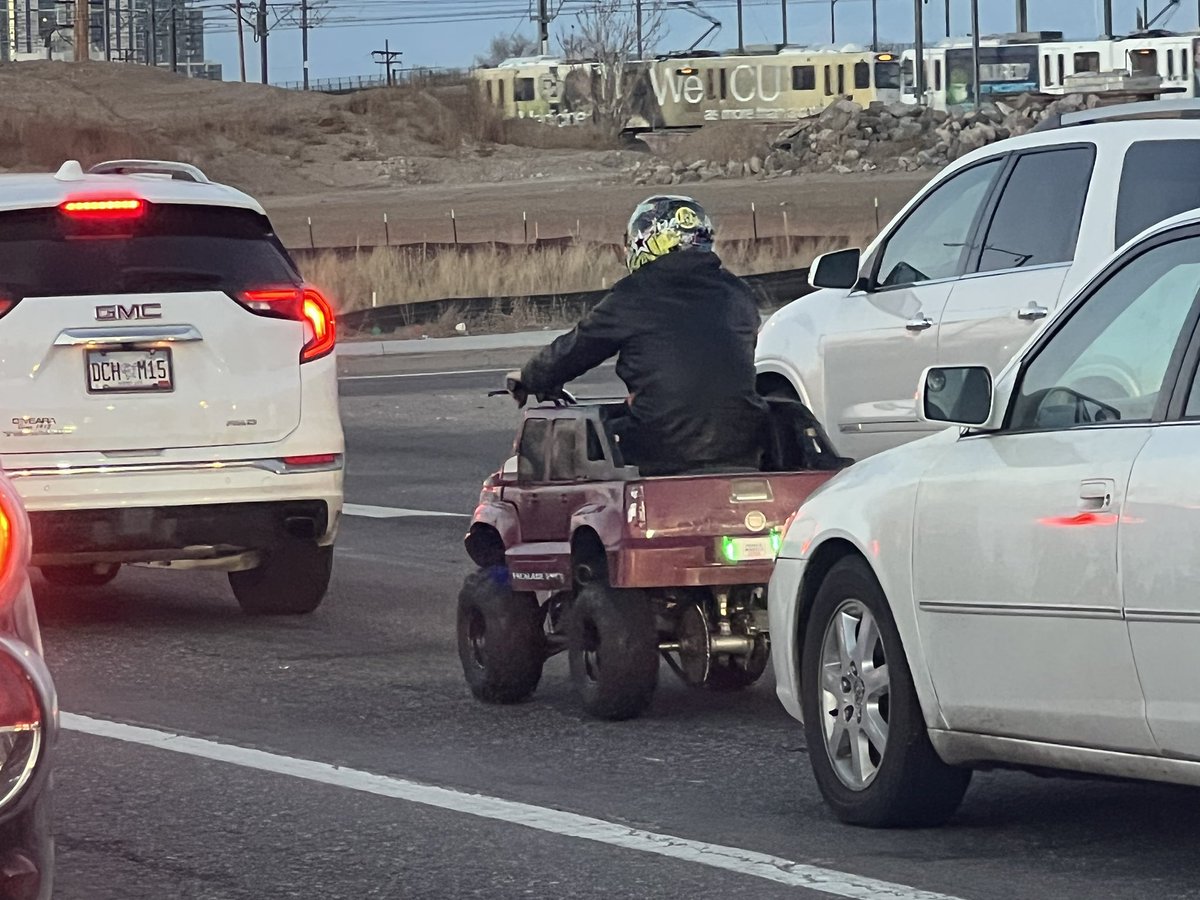 MNeitroCO's tweet photo. Umm, what’s the gas mileage on that beast? Spotted on Santa Fe Dr in Denver today. @CBSNewsColorado #cotraf #CaughtOnCamera #cotraffic https://t.co/OkCHHi4mGZ