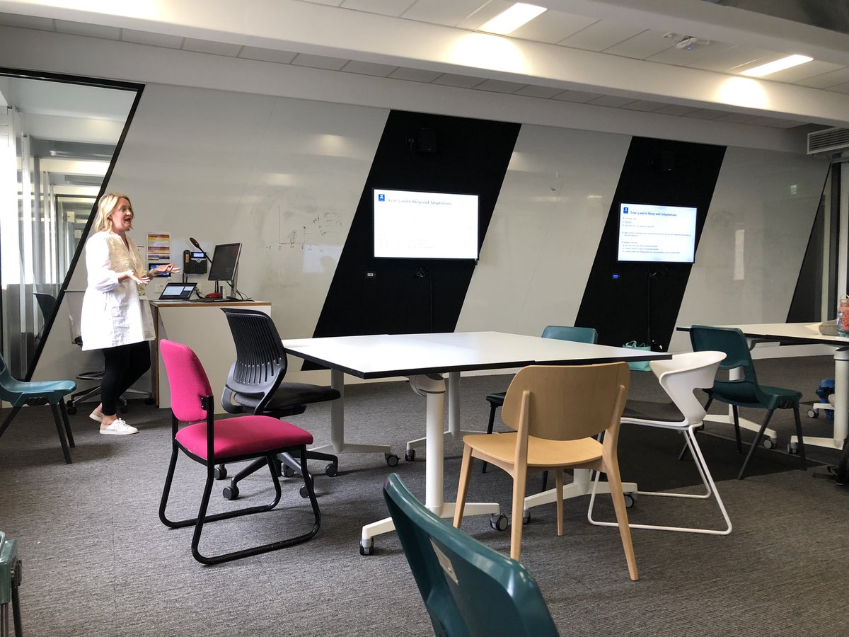 EduScholar007's tweet photo. @Stephan10005679 so expertly introducing junior #science #teachers to ways to integrate psychology into the curriculum @STAVscience #STAVCon22. Lots of great connections! @EduMelb https://t.co/9GPt8CWLLy