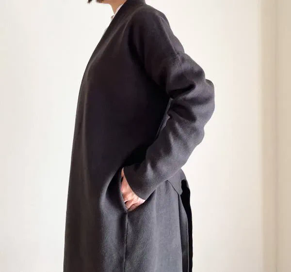 【高見え】羽織るだけで大人っぽい!ユニクロの「ゆったりニットコート」お尻もすっぽり隠れて嬉しすぎるユニクロの「ニットコート」が優秀!なめらかな肌ざわりで超気持ちいいんです。大人っぽい上品なデザインなので、これ1枚で上級コーデに仕上がりますよ～! 