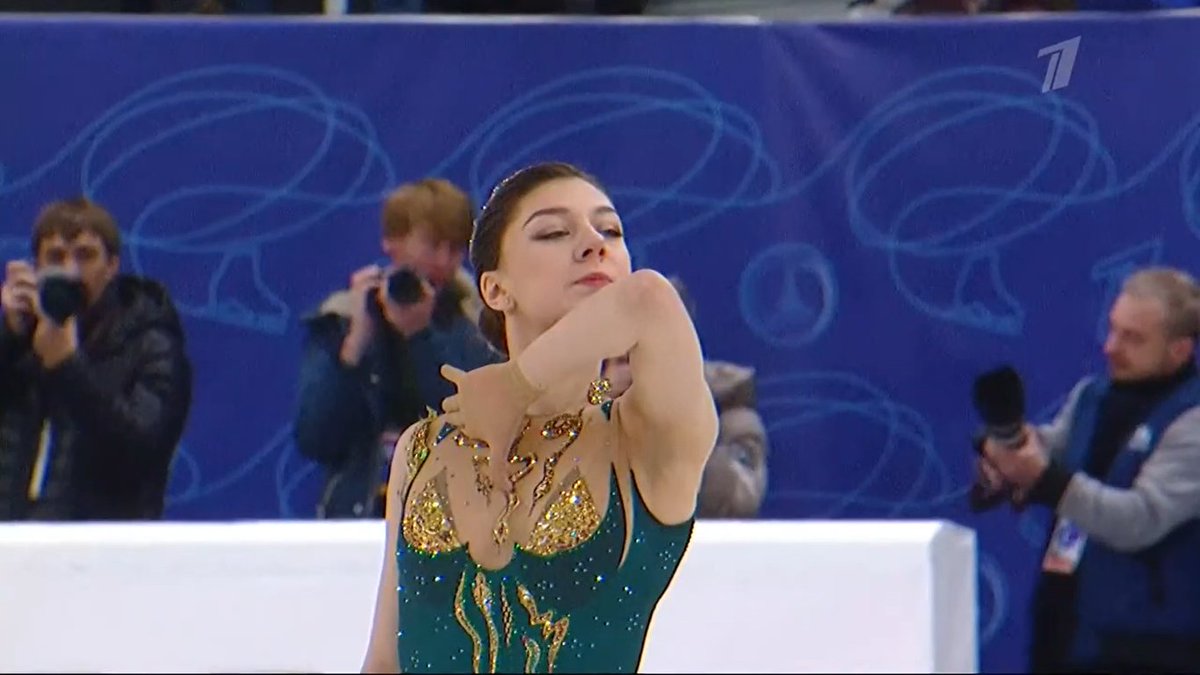 jimmbboe's tweet photo. LOL Anna clapping at her strange fall!😂 She is delightful!! ❤️❤️❤️ 58.86 ❤⛸ #AnnaFrolova #Figureskating https://t.co/OiDur3Hotj