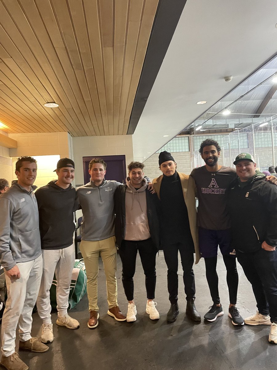 DeerfieldBVH's tweet photo. Skating Doors in Amherst today! @BabsonHockey Holland ‘21 and Driscoll ‘21 squared off with @AmherstMHockey Machen ‘20 and Guest ‘20. Bourque ‘21(@SkidmoreBase) and Mudd ‘21(@HCrossBaseball came out to support as well! https://t.co/NH79IDgyTD