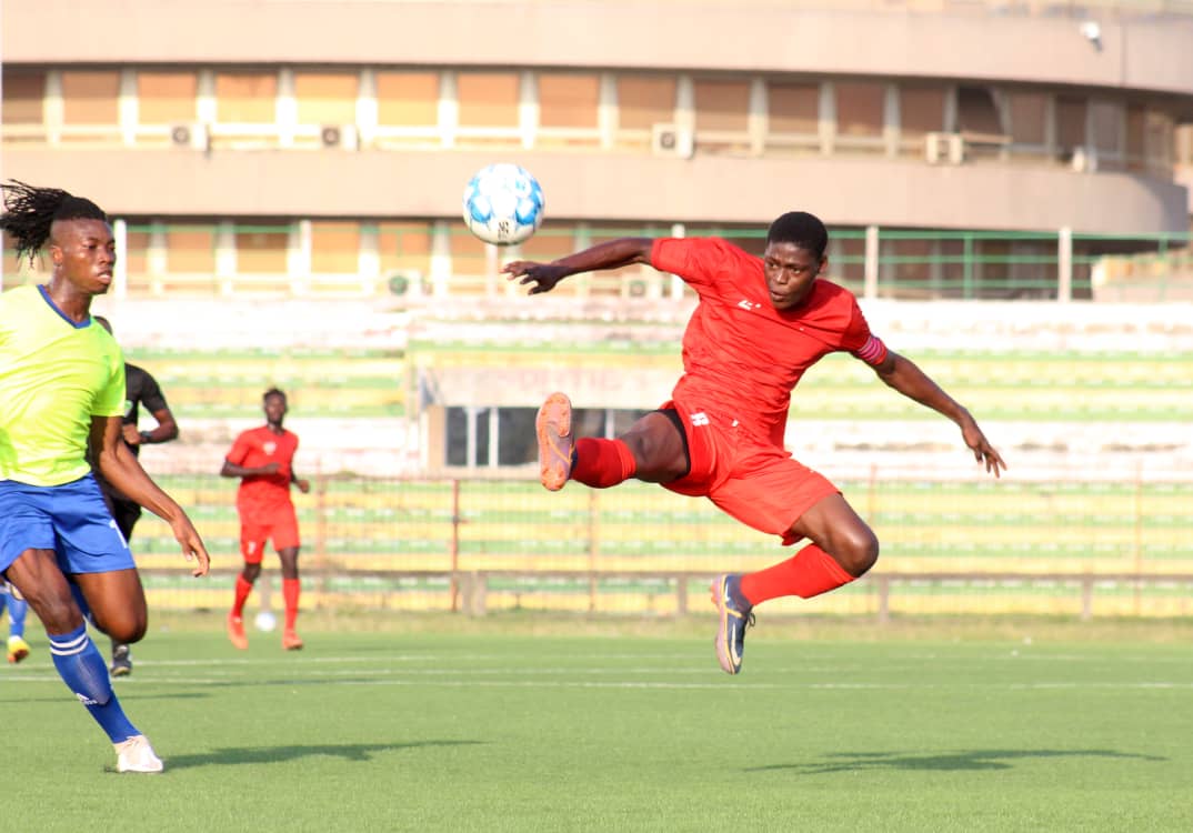 228Foot's tweet photo. Quelques images du match d'ouverture de la 9ème édition du Tournoi des académies Made in #Togo, qui a opposé le vendredi 25 novembre dernier les #nigerians de ST IYKE et Sons Of God (1-1)!!
#Tgtw @LaTeam228 @denyigban @FtfTogolaise @StephaneAttigo1 https://t.co/8g8M5fLznc