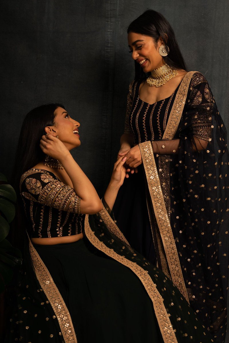 loukiyaa's tweet photo. BLACK FRIDAY SALE • 30% - 70% Off • Site-wide • Limited Time Only #loukiya #saree #lehenga #desiwedding #desi #tamil #desifashion #Bollywood #bollywoodfashion #indian #trending #BollywoodStyle #london #punjabiwedding #sikhwedding #tamil https://t.co/IHTUyhG7ID