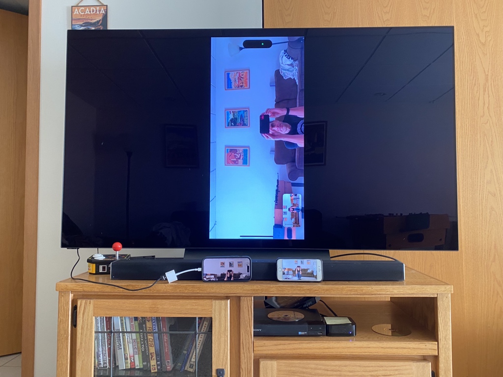 swy's tweet photo. Srsly apple? We can’t make either HDMI converted or AirPlay output of a FaceTime call go landscape on the big display? https://t.co/9mebDED3hW