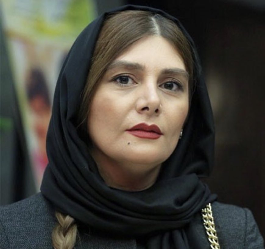 #HengamehGhaziani is released on bail. She was arrested 7 days ago after releasing a video of her without mandatory hijab in solidarity with #WomanLifeFreedom and #IranRevolution 
#OpIran #WorldcupQatar2022 #IranProrests2022 #زن_زندگی_آزادی