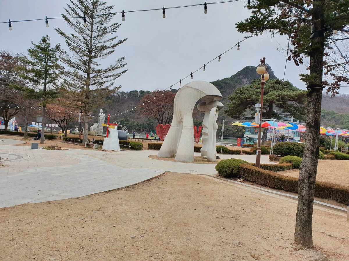 cns400545's tweet photo. 시낭송싱어 ♡마마모는 
산정호수에서 여러분을
사랑합니다 ❤️
https://t.co/NX6S2Xkk8d https://t.co/dhTz4NYigc