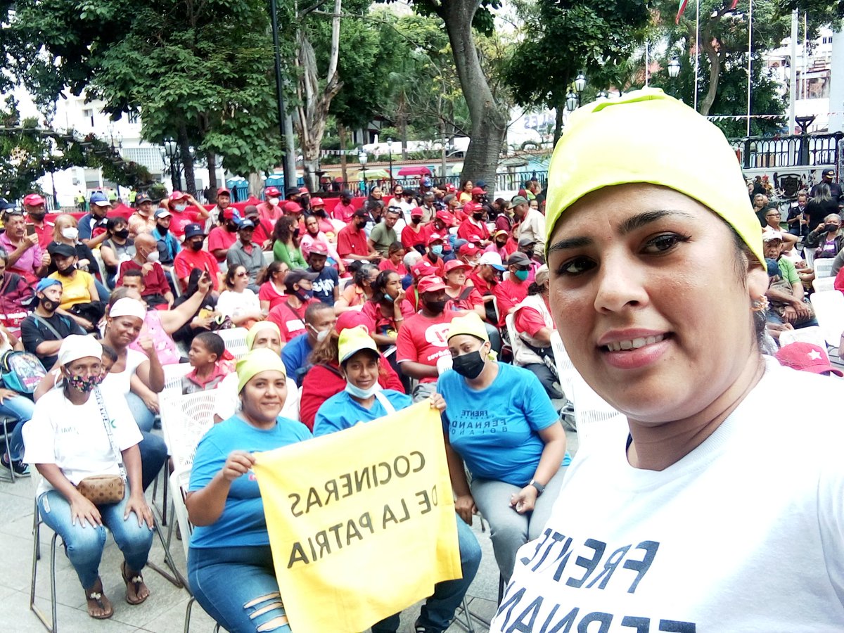 A 30 años de aquella jornada Histórica del #27N .Nosotras las cocineras decimos . Venezuela despertó gracias al Caracazo gracias al #4F . Nosotros Venceremos .
<a href="/FrenteFernanda/">Frente Fernanda Bolaños</a> 
<a href="/NicolasMaduro/">Nicolás Maduro</a> 
<a href="/cnaeoficial/">cnaeoficial</a>  @MPPEDUCACION  <a href="/_LaAvanzadora/">Yelitze Santaella</a> 
<a href="/Nahumjfernandez/">Nahum Fernandez</a>