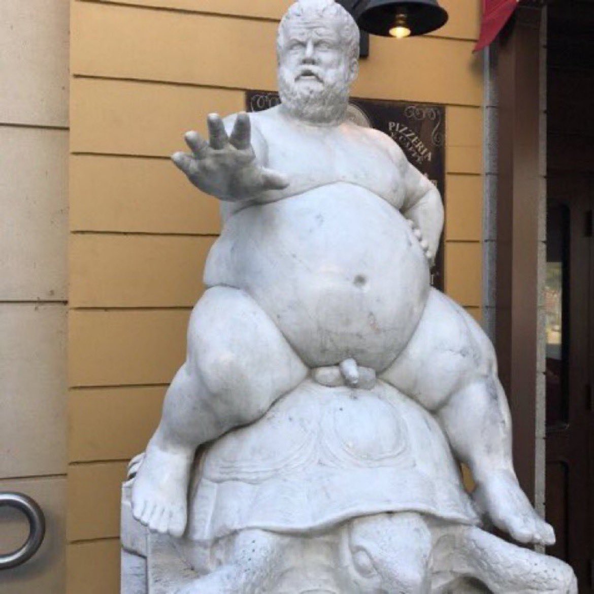 ViagraPussy's tweet photo. i’m built like this irl https://t.co/CItHjOXSrz