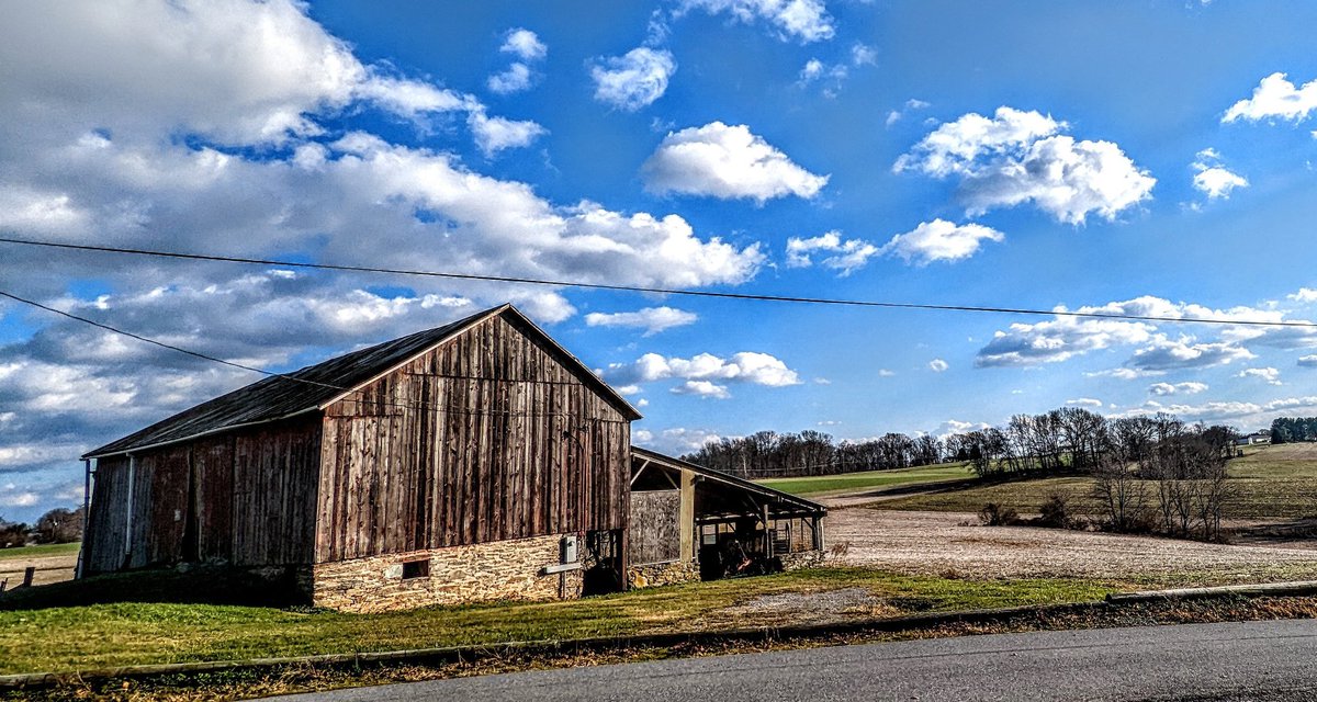 kevindayhoff's tweet photo. A conversation between a friendly old barn, the fields, and the clouds. They are all old friends. Brandon Tignor Michael Cortes Richard Weaver https://t.co/bmYhAm9zwI