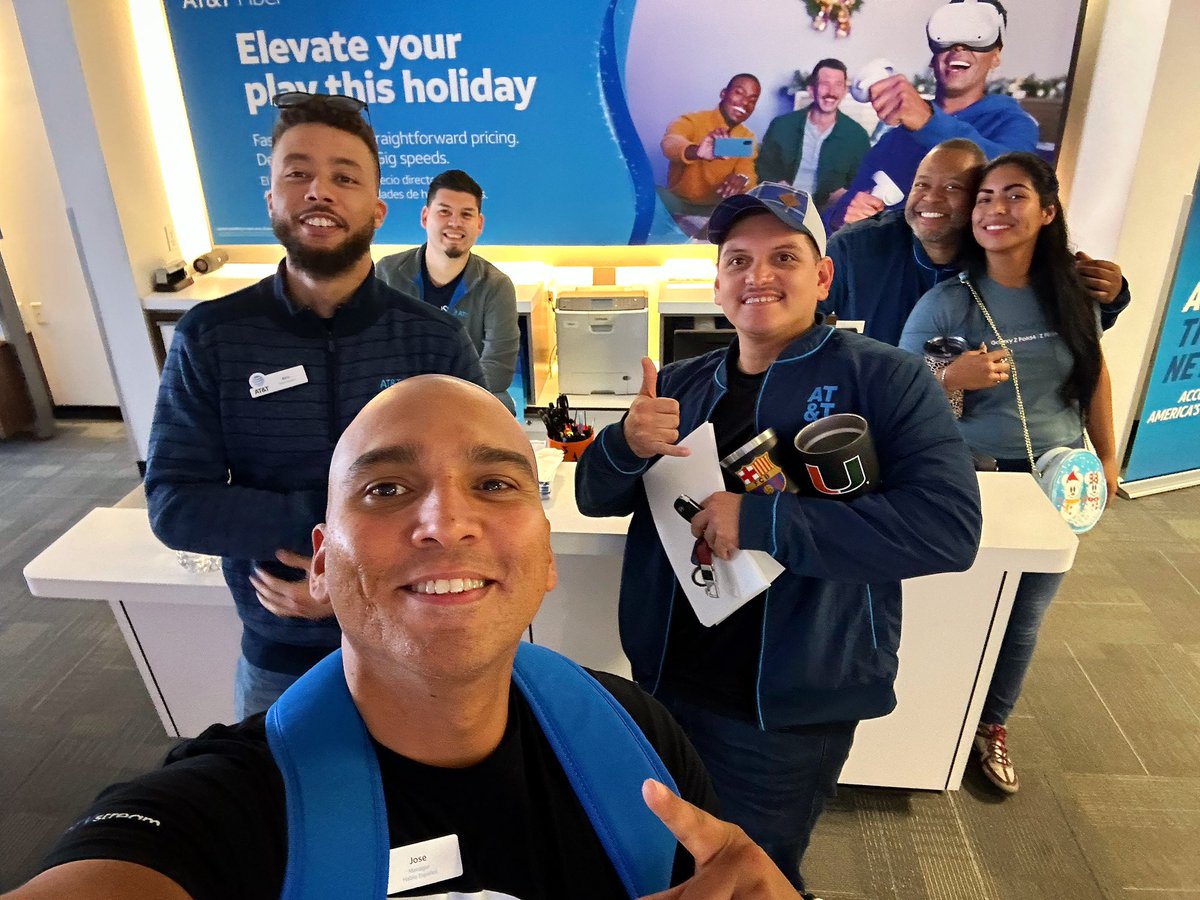 jrivasfla's tweet photo. Proud of our Sunday Crew. Nothing like setting a game plan and having everyone go out and execute it. 💪🏽😁👍🏽 @FloridacityKat @Lissette_rod1 @DilmaAZambrano @att @One_FLA #sundaycrew #att #onefla #sundayfunday #FLOCITY @LifeAtATT https://t.co/k6XhYOn8fP