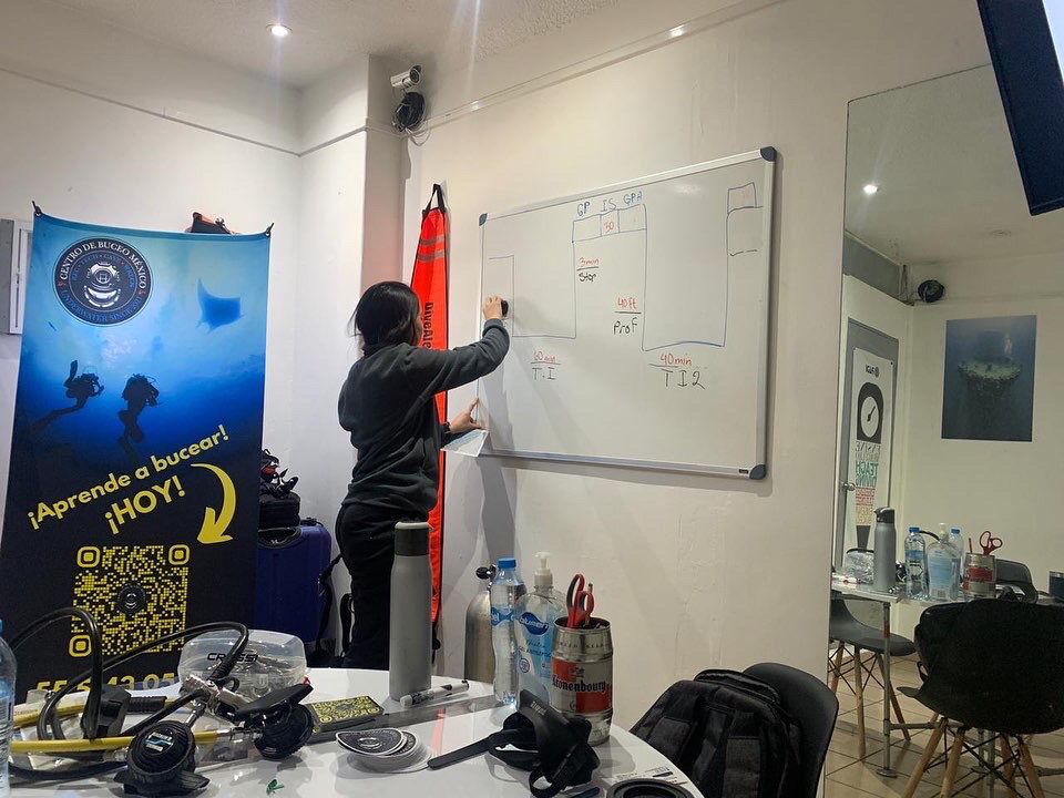 CentroBuceoMex's tweet photo. @tdisdila @SDIdivers 📖🤿👩‍🎓
ℹ️🇺🇸 Finishing the Open Water theory and pool sessions! 💪💁‍♀️

✉️ info@centrodebuceomexico.com
📞🇲🇽 JJ – 55 5143 0529
📞🇺🇸🇫🇷 Tom – 55 2317 6293

@tdisdila @SDIdivers

#buceo #cursosdebuceo #viajesdebuceo #centrodebuceomexico #buceo #scubadiverlife #scubadiving #cdmx #diving https://t.co/jQki7wRQcq