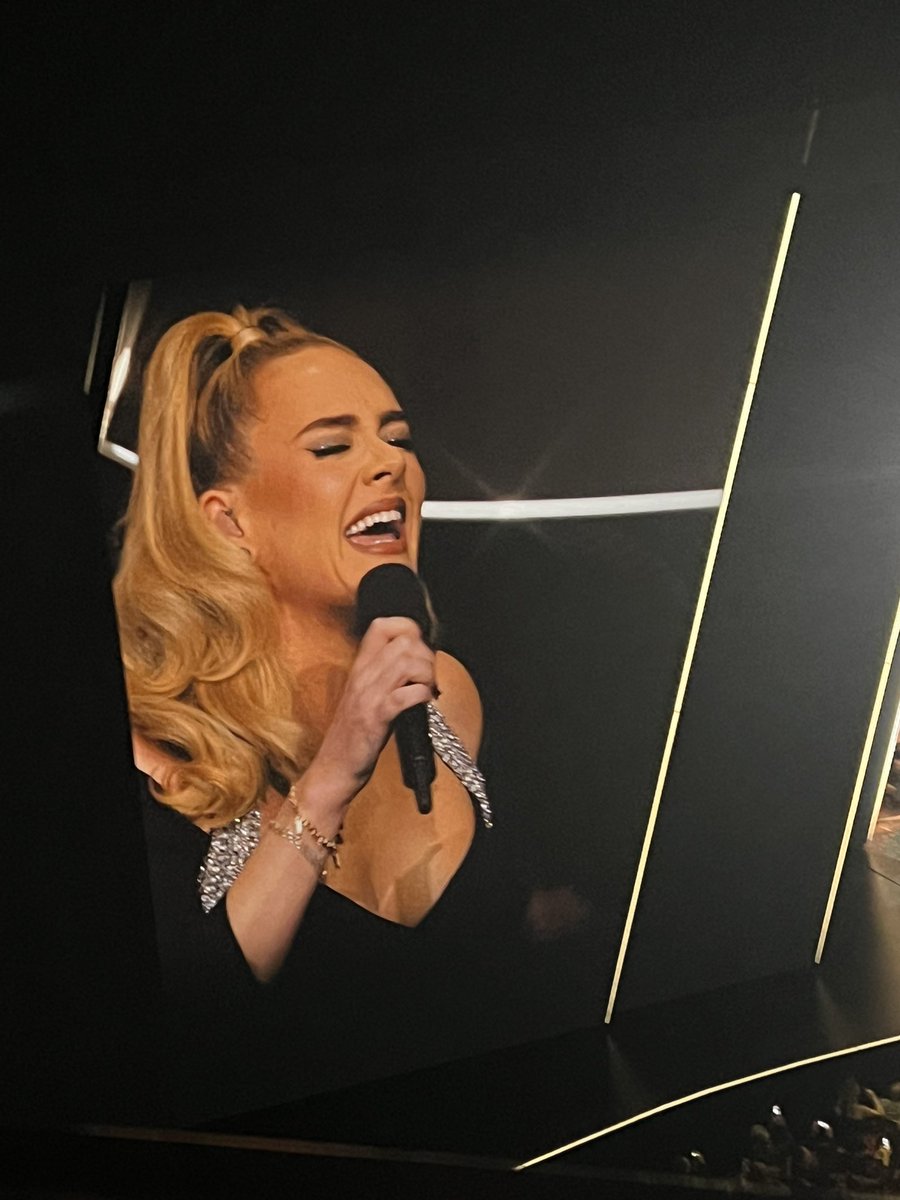 Squid_Bee's tweet photo. Oh hey, hi Adele #AdeleVegas https://t.co/nZXAPgQKKc