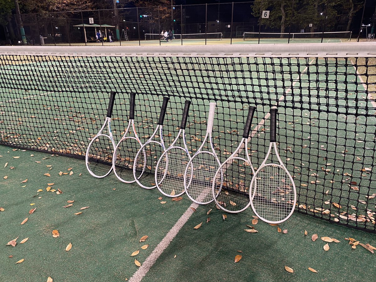 fushimi_coach's tweet photo. プリンスのツアーシリーズ7本を試打しました!
しなりつつも飛ばしてくれる感覚がやっぱり好きです。前作に比べてしなりが戻ってくれて嬉しい限り。
次のラケットはTOUR 100 310gに決めました。
#princetennis
#princeracket https://t.co/u14GyImUR5