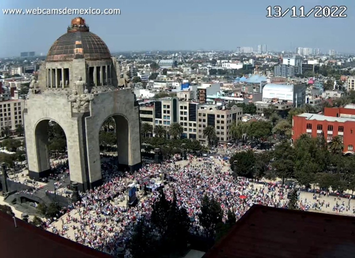 act_just's tweet photo. #LaMadreDeTodasLasMarchas 
Estamos del lado correcto de la historia. AMLO marchando con todos nosotros. Por vez primera un pueblo con un gobernante responsable espalda con espalda. ✌️😉 #EsUnHonorMARCHARconObrador 
#4AnosDeTransformacion 
#MarchaDelPueblo 
#MarcharConAMLO https://t.co/JAI46xl2ny