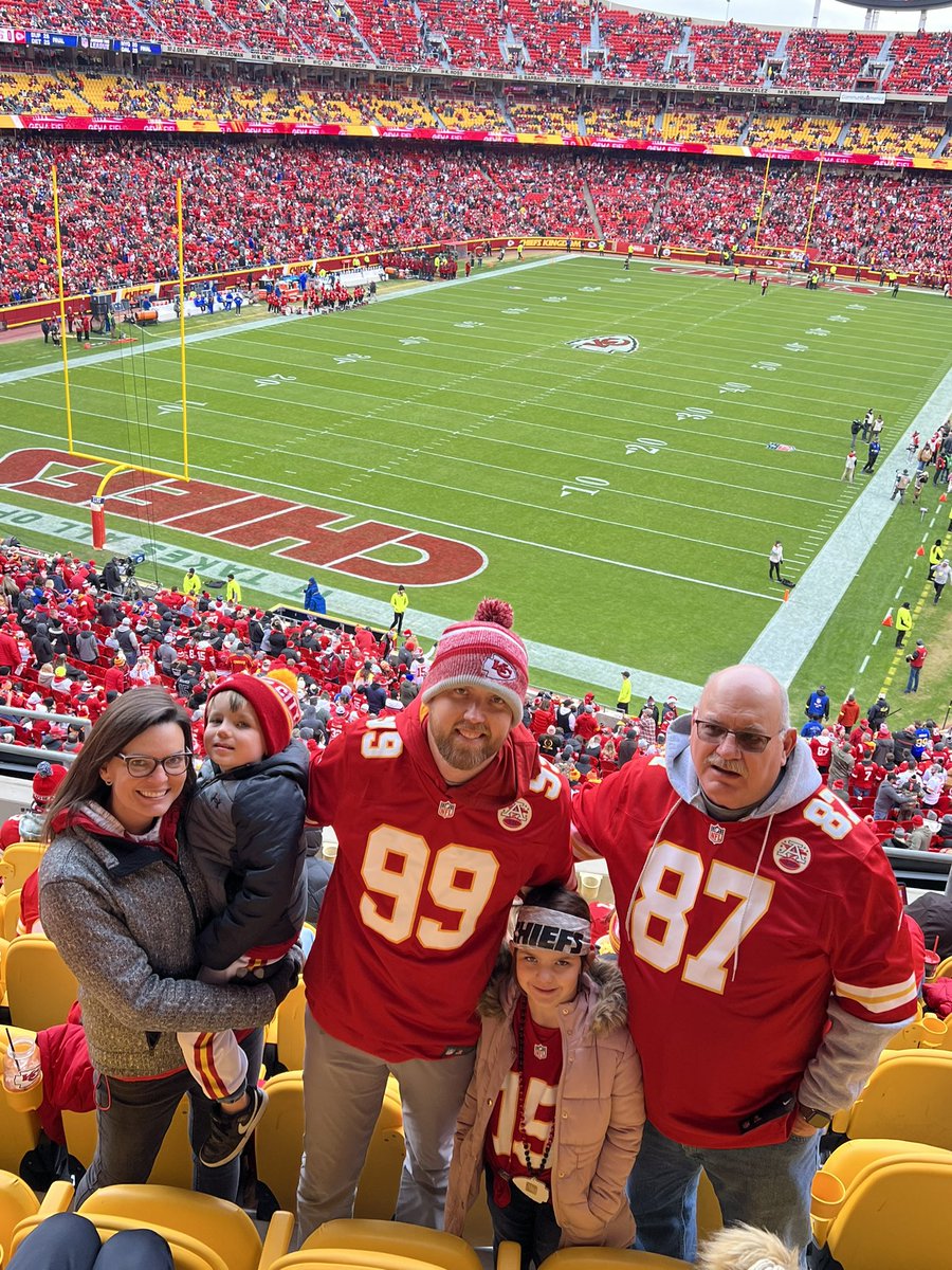 JamiMinter's tweet image. Some of @khalenNOTkaylen fans from the Mac were in KC today! 💜💛🏈❤️💛 @sethminter33 even repped the #99 #ChiefsKingdom