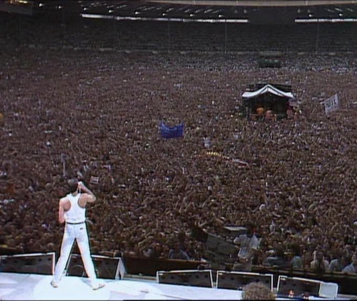 Super70sSports's tweet photo. I’ve never seen another artist hold an audience in the palm of his goddamn hand like Freddie Mercury at Live Aid. Master class in showmanship. https://t.co/pkhAenzQEA