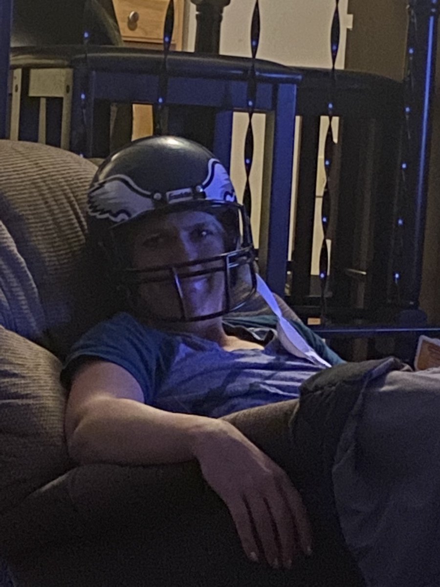 JonDuds8's tweet photo. @KateCallawayTV  is ready for the birds #FlyEaglesFly https://t.co/2sBMjKYNe4