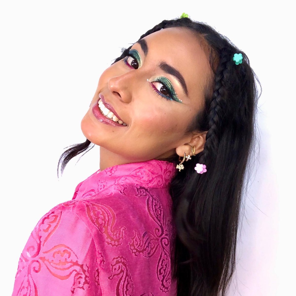 JanellePF's tweet image. Por si quieren ir bien bellacas al concierto de Benito, estoy dando 20% de descuento en maquillaje este martes (SPS🇭🇳) solo me enseñan su boleto 🤪 citas al +504 9574-1613 
#badbunnyhonduras #concertlook