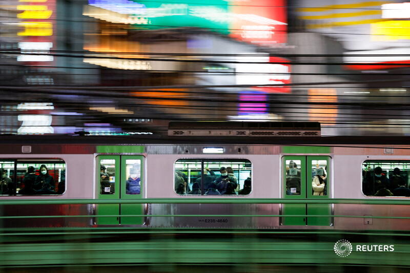 Passengers seen inside a train amid the COVID-19 pandemic, in Tokyo, Japan. February 9, 2022. 📸: Issei Kato <a target="_new" href="http://twitter.com/search?q=ReutersJP150">#ReutersJP150</a> 