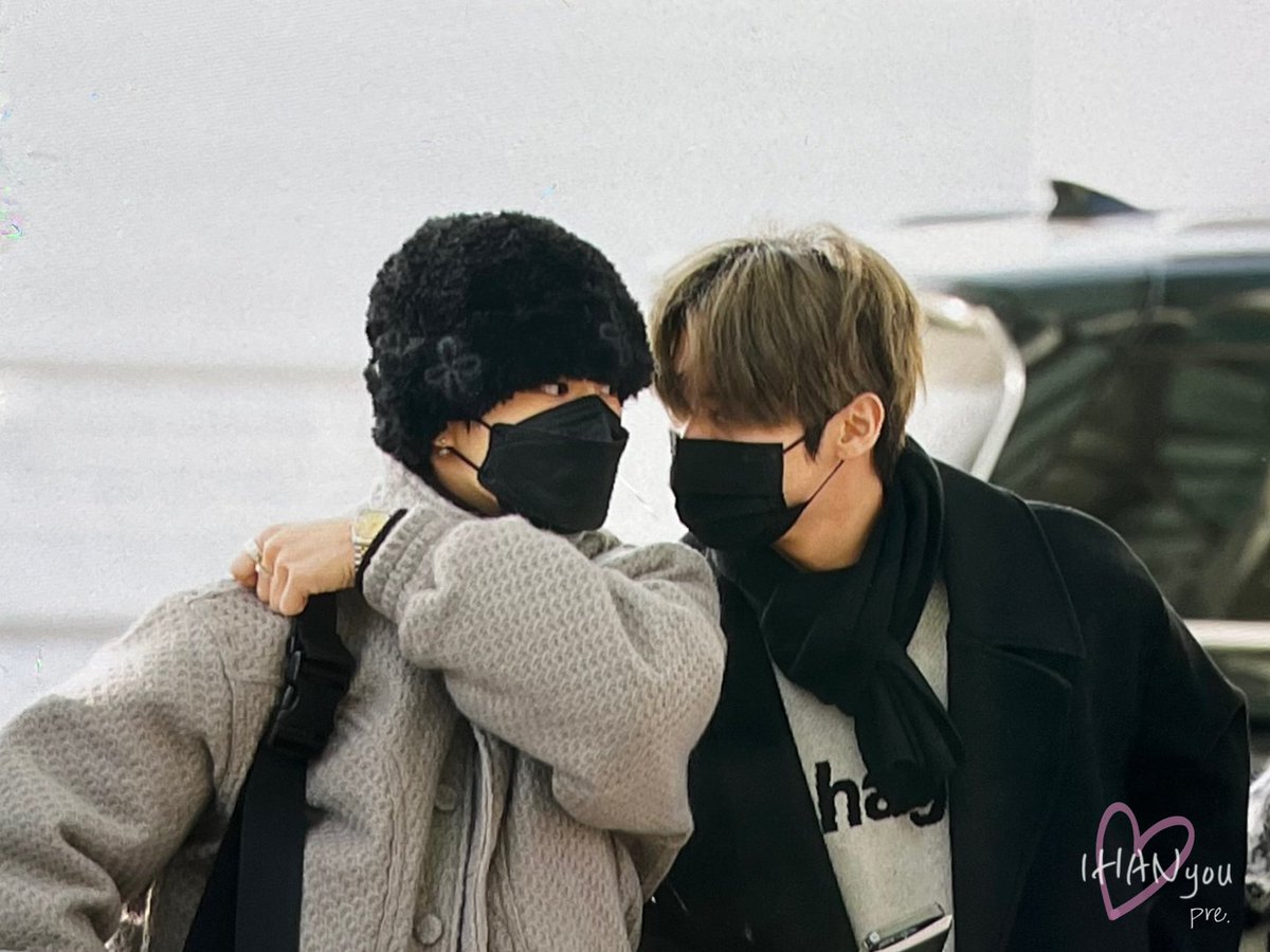 SkzLatamRecords's tweet photo. 💌: Lee know ese gorro no es el de Han? https://t.co/2Nd3ul9Jpj