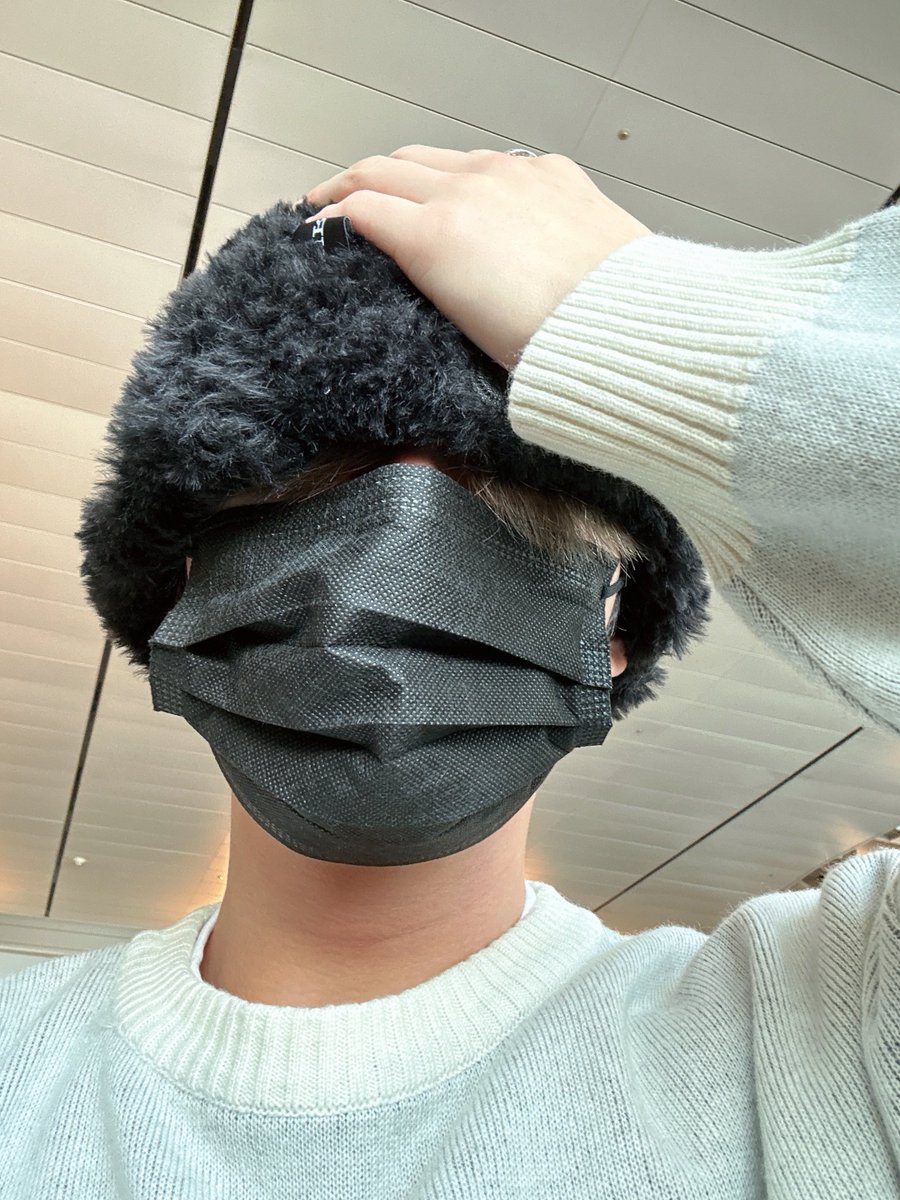 SkzLatamRecords's tweet photo. 💌: Lee know ese gorro no es el de Han? https://t.co/2Nd3ul9Jpj