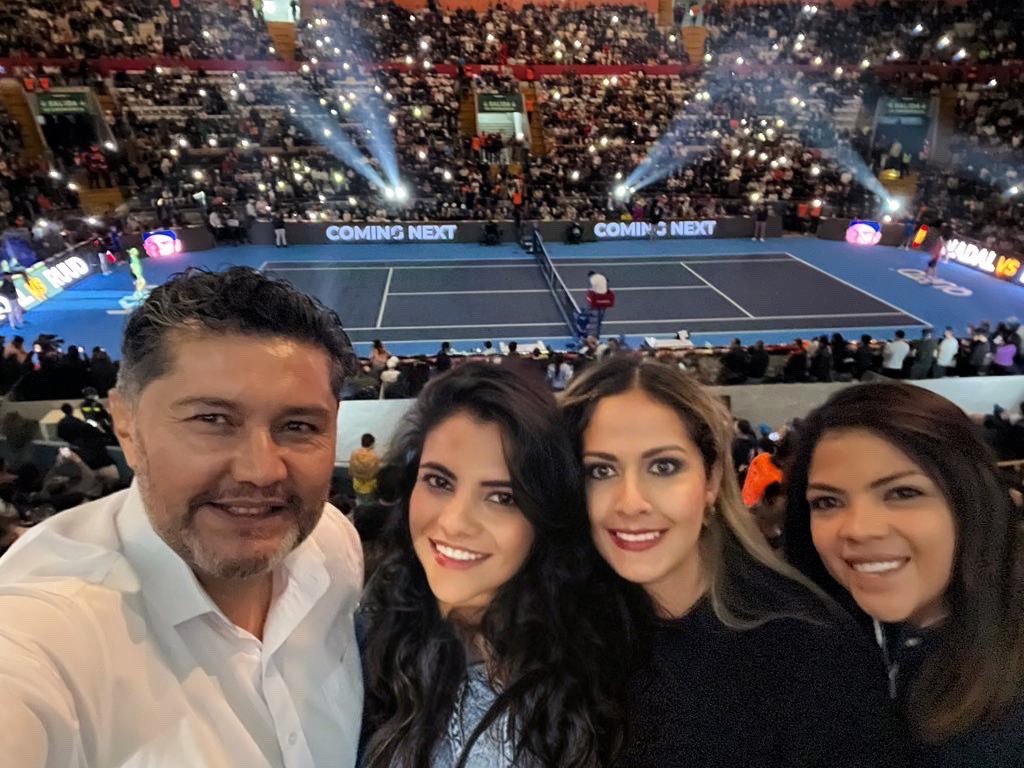 C2ceron's tweet photo. Llegó Rafa a #Quito @RafaelNadal #TENIS #copakia #NadalEnQuito #lafiera #elmatador @CasperRuud98 @GabyNoboa1 @fparedes_ @mariela_ceron 🎾🫶🏽 https://t.co/5VVcPalUly