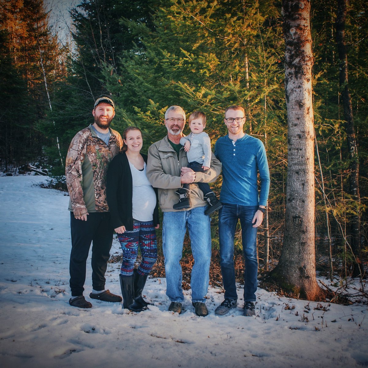 jeffnestrud's tweet photo. Thereβs no place like home π‘ #happythanksgivng #christmascardphoto https://t.co/kyPM2NGVVi