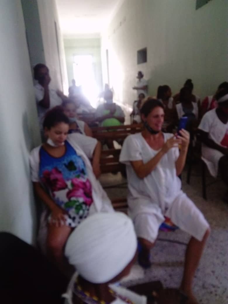 MaternoMatanzas's tweet photo. Tarde cultural, satisfacción para nuestras gestantes.@Karina61151511 @WongCorrales @SuselyMorfaG @mariofsabines @InesMChapman @BernardoQS75 @ArmandoArechav5 @japortalmiranda #vamos por mas. Lactancia materna exclusiva. https://t.co/t8c1AvyXat