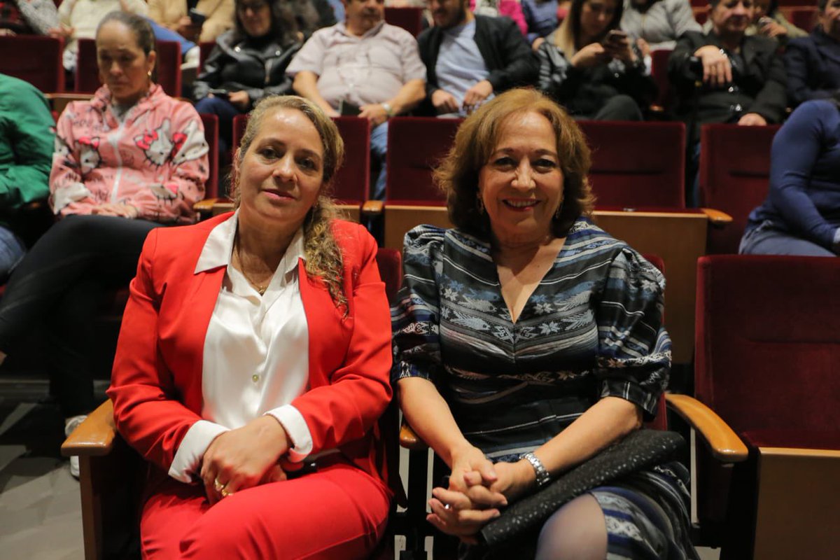 ¡Gracias Loja! 

El #FIAVL2022 nos deja 11 días de muchas experiencias; arte para los grupos de atención prioritaria con el componente #SaludYArte; una Escuela del Festival que durará hasta septiembre de 2023.

La organización del VIII edición del <a href="/FestivalDeLoja/">Festival de Loja</a>, empieza ya.