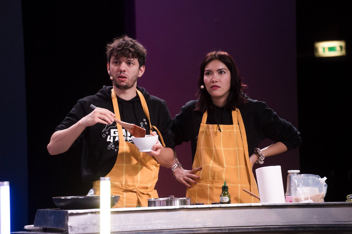 lebonHaz's tweet photo. Moi et ma soeur quand maman a dit que finalement on ferait pas des knackis : https://t.co/lWcJCMft0v