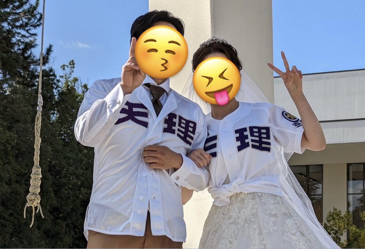 tnr_fan's tweet photo. やっとできた結婚式
大好きな天理のユニフォーム着て
バッティングトスできました💗
(夫は天高野球部OBではないです笑)

金の梅鉢ユニに袖通せて
ファンとして幸せすぎた、、
貸してくれた二人ありがとう🥰 https://t.co/ECQTf8huuL