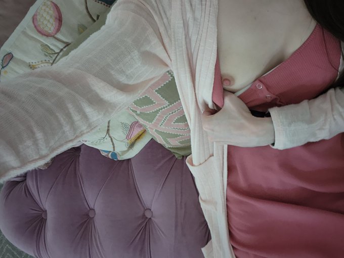 Sneaky photos from a mansion in Malibu 😉 Who's sending me back? I give GREAT hugs 💞 https://t.co/jA7<a href="/tag/mvsales"class="tags"><span>#mvsales</span></a>