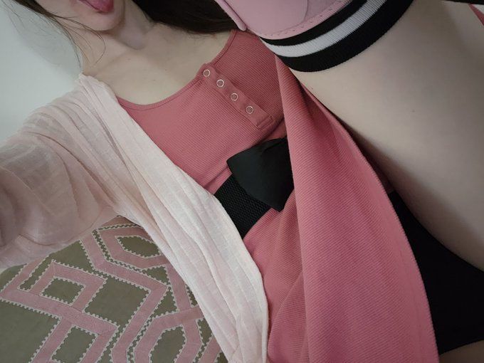 Sneaky photos from a mansion in Malibu 😉 Who's sending me back? I give GREAT hugs 💞 https://t.co/jA7<a href="/tag/mvsales"class="tags"><span>#mvsales</span></a>