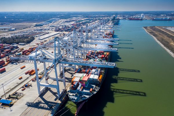 Nuevas grúas permitirán al puerto de Houston recibir grandes portacontenedores | noticiaslogisticaytransporte.com/logistica/13/1… @LogsticayTransp #RincónLogístico #Comunidad #Networking #OperadoresLogísticos