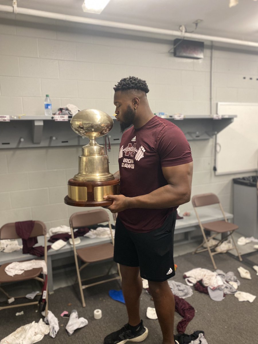 Thescottlashley's tweet photo. Egg bowl on Thursday #HailState
West Point wining north half on  Friday #greenwave 
&amp; multiple of @ScottLashleyPRF athletes headed to the championship ( @QBTPetty @Cjwillis_ @jhacemallard @keshawnhenley3 @DequadrionW @Isaiah3__ @_iamchrishayes )
#FaithFamilyFootball https://t.co/d7cUC0hTls