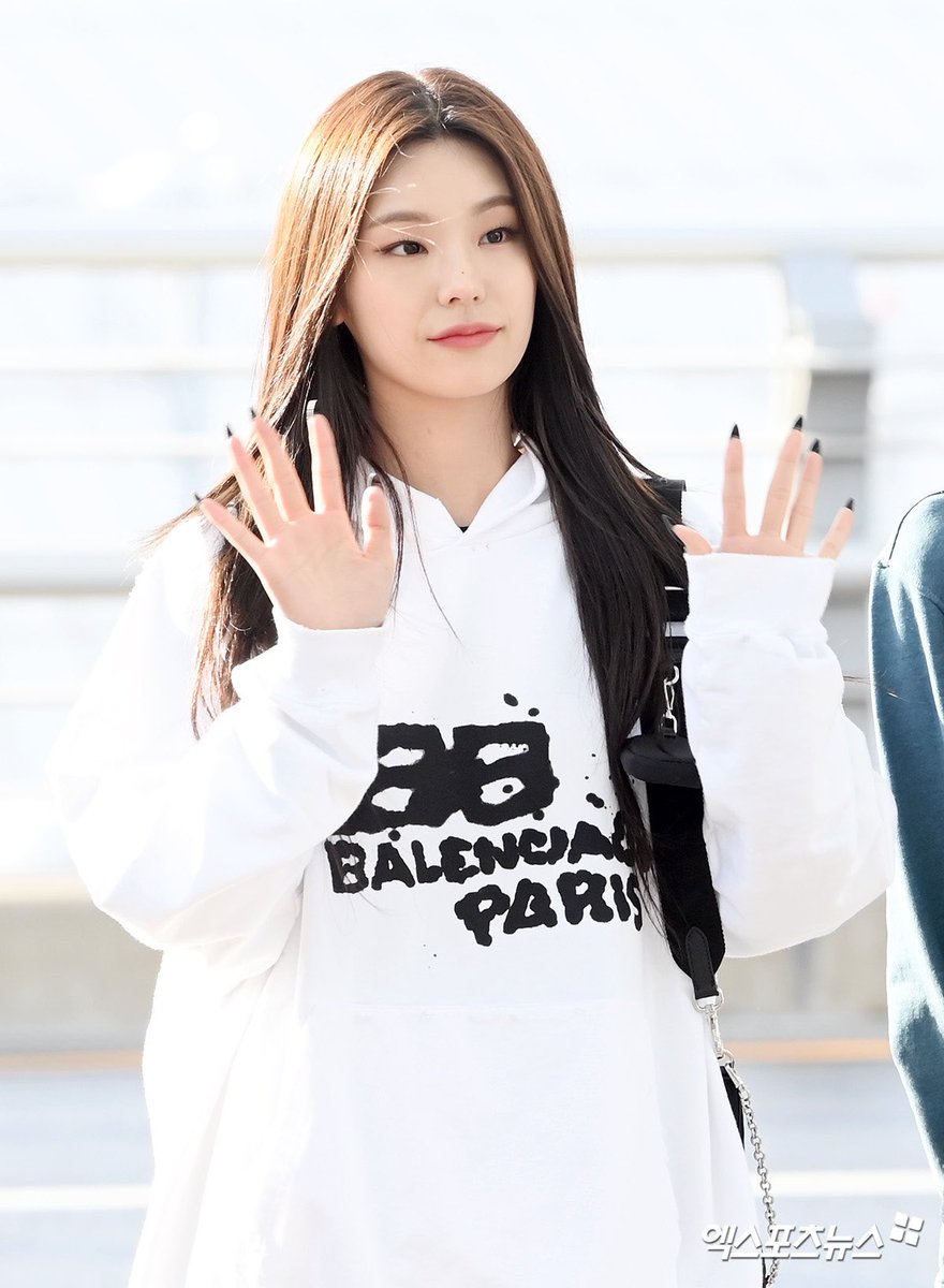 ITZYelite's tweet photo. 221128 ITZY departed for Osaka, Japan via Incheon International Airport to attend the '2022 MAMA AWARDS' 

#ITZY @ITZYofficial #YEJI https://t.co/ESUvxjDUdU