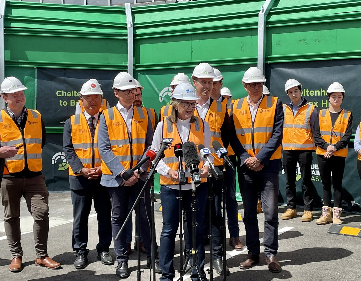 JacintaAllanMP's tweet photo. The Suburban Rail Loop was on the ballot on Saturday and Victorians sent a clear message that they know how important this project is. If you live in the suburbs an orbital rail line just makes sense. We’re not wasting a day in delivering it. #doingwhatmatters https://t.co/vRciXRmJWQ