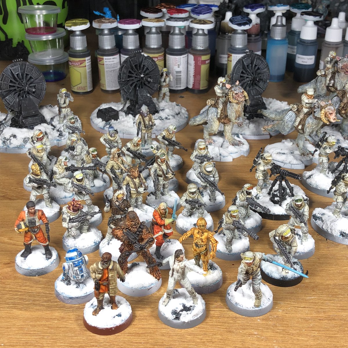 #HobbyStreakDay1395🌈🖌️🎨 Today I spent 90 mins finishing up adding snow to all the hoth bases✨🖌#Hobbystreak #WIP