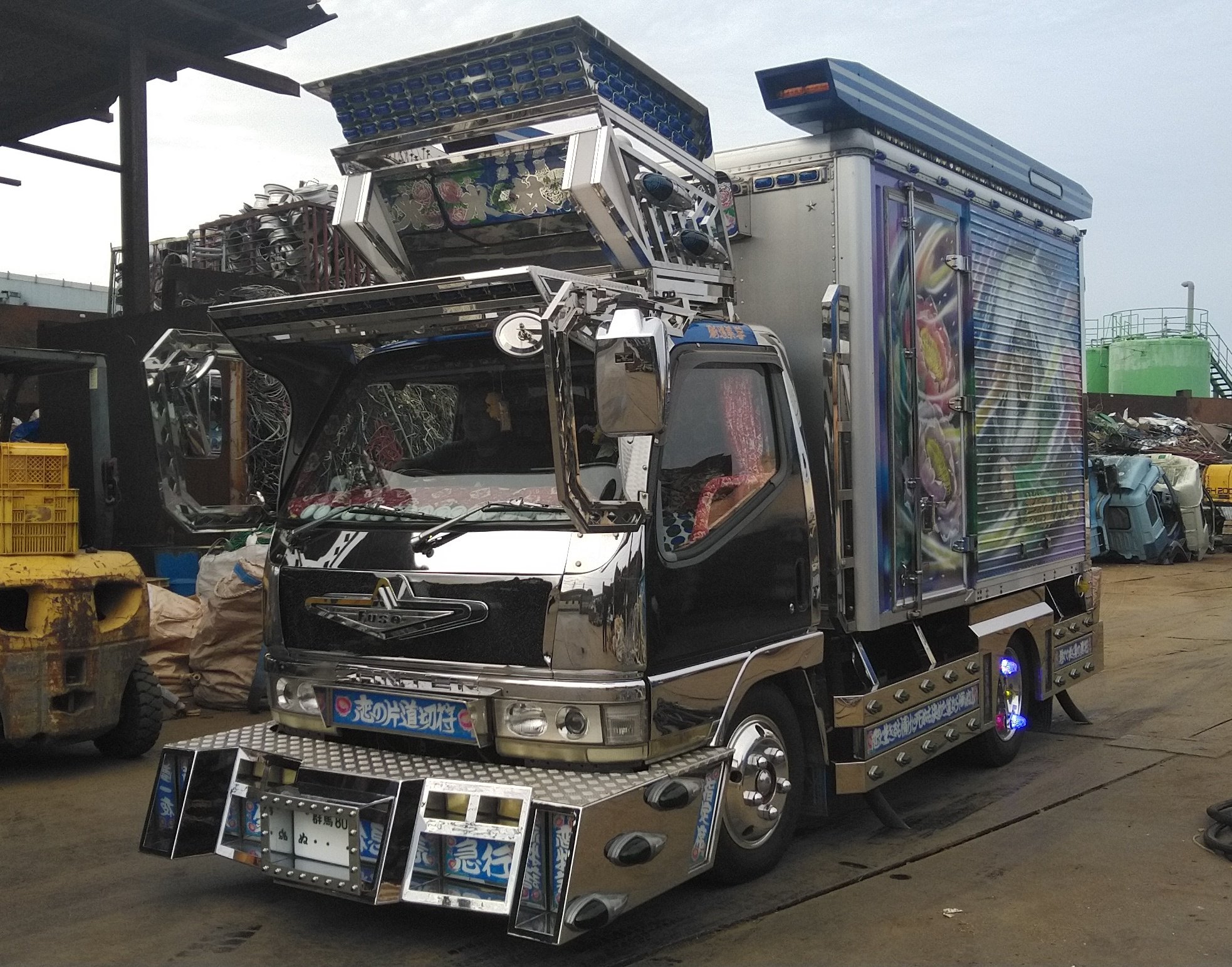 芸術丸 Amazon | 関口工芸 名車 芸術丸 4t デコトラ 1／50 JALEKO 限定