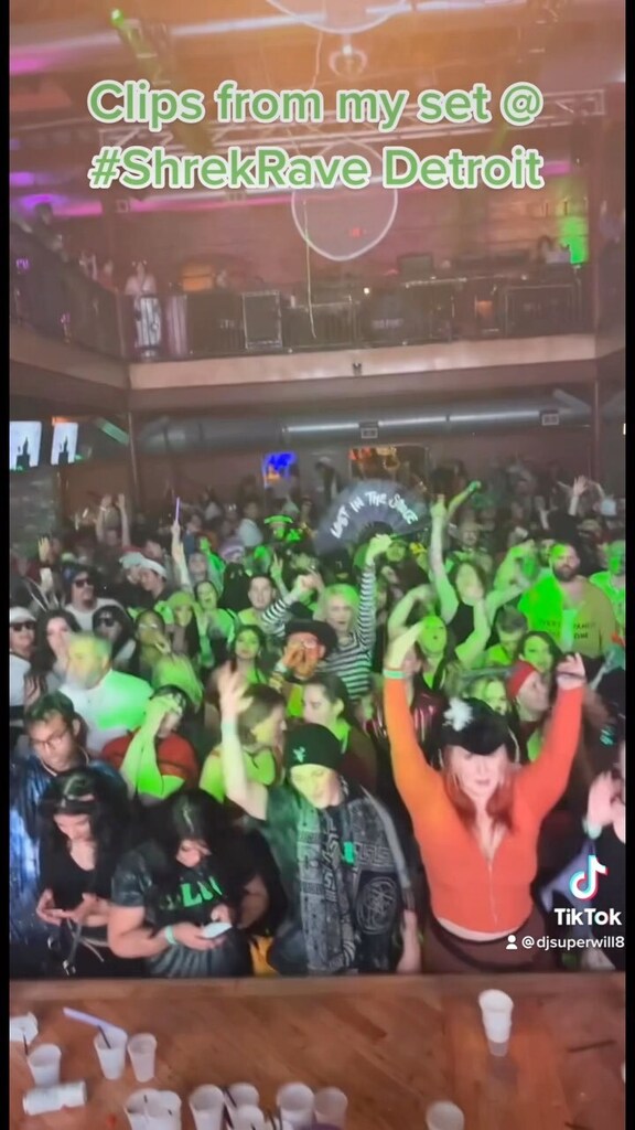DJSuperWill's tweet photo. A couple of quick clips from my set @ #shrekrave #detroit #djsuperwill #djproducer #electrohouse #jerseyclub #trashedpandamusic Watch #Instavideo:https://t.co/7tE9x6ZT22 https://t.co/K1q1Hqvcl4